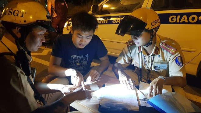 Tai xe 'bo chay' khi canh sat dung xe do nong do con hinh anh 2 81428629_599937674120270_846027395315007488_n.jpg