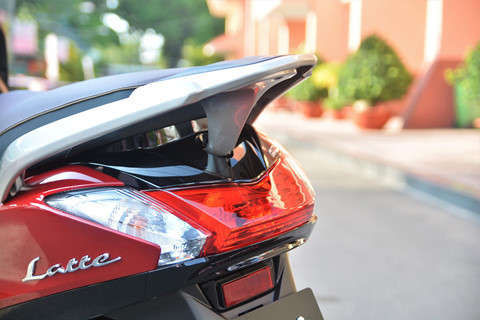 Xe tay ga cho nu: Yamaha Latte qua kho de gay ap luc len Honda Lead? hinh anh 5 