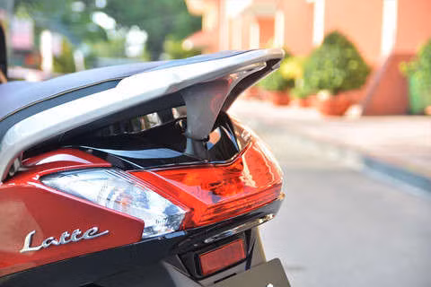 Xe tay ga cho nu: Yamaha Latte qua kho de gay ap luc len Honda Lead? hinh anh 5 