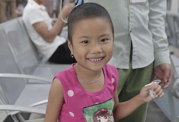 Động lực chữa bệnh đặc biệt của cô bé ung thư máu 6 tuổi