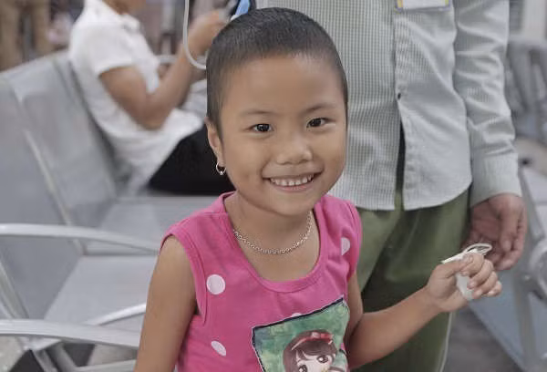 Động lực chữa bệnh đặc biệt của cô bé ung thư máu 6 tuổi