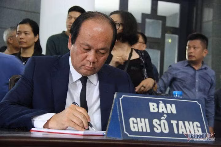 Hàng nghìn người đưa tiễn Thứ trưởng Lê Hải An