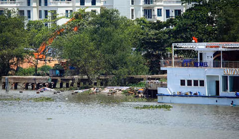 Can canh cau tau Ba Son sap xuong song Sai Gon hinh anh 7 