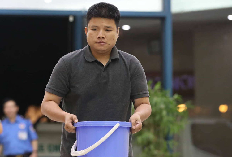 Hơn 2.000 cuộc gọi cầu cứu ngày đêm xin tiếp nước giữa Thủ đô