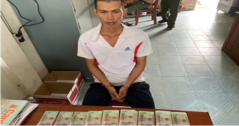 Đối tượng Phạm Văn Mẫn cùng tang vật.