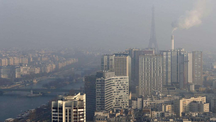 O nhiem khong khi muc nguy hai, tre em co duoc nghi hoc? hinh anh 2 2017-01-23t105632z_1489304952_lr1ed1n0udxjv_rtrmadp_3_france-pollution-paris.jpg