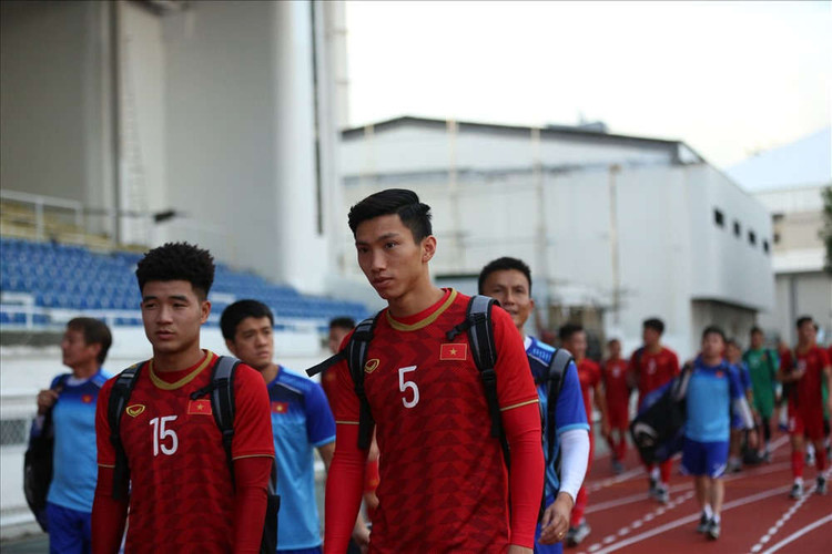 U22 Việt Nam đến từ rất sớm để tránh tắc đường nhưng... Ảnh: HOÀI THU