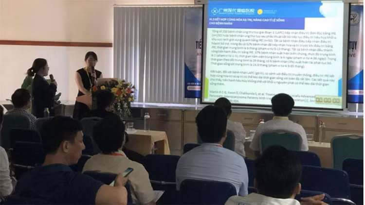 BS Dai Wenyan trình bày bản báo cáo về kỹ thuật dao Nano.