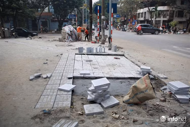 Theo ghi nhận của PV Infonet tại ngã tư Thi Sách, Trần Xuân Soạn tình trạng trên cũng diễn ra.