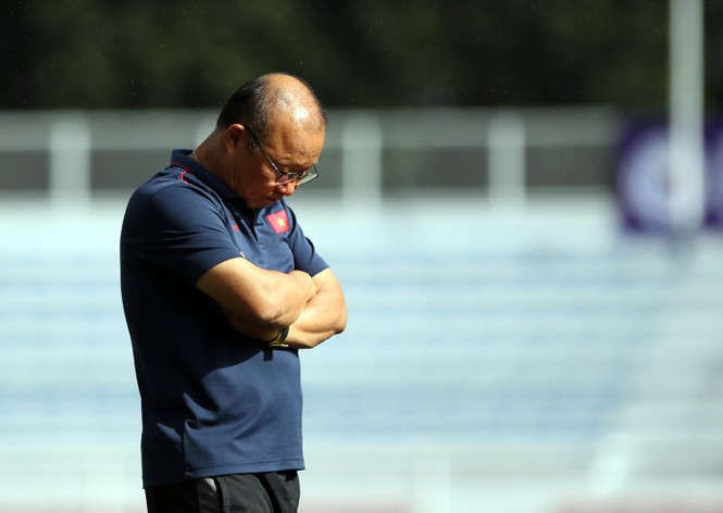 Ông Park chọn Bùi Tiến Dũng hay Văn Toản bắt chính trận đấu vs Campuchia? - ảnh 1