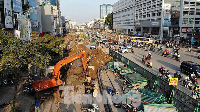 Người dân khốn khổ luồn lách trong khói bụi khi qua đại công trường vành đai 2 - Ảnh 16.