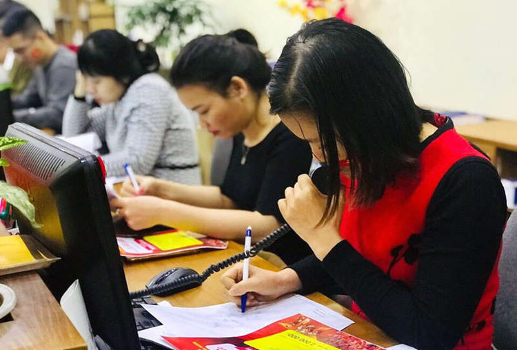 Nửa đêm, hàng ngàn người đòi đi Philippines, 'cháy' tour cổ vũ đội tuyển