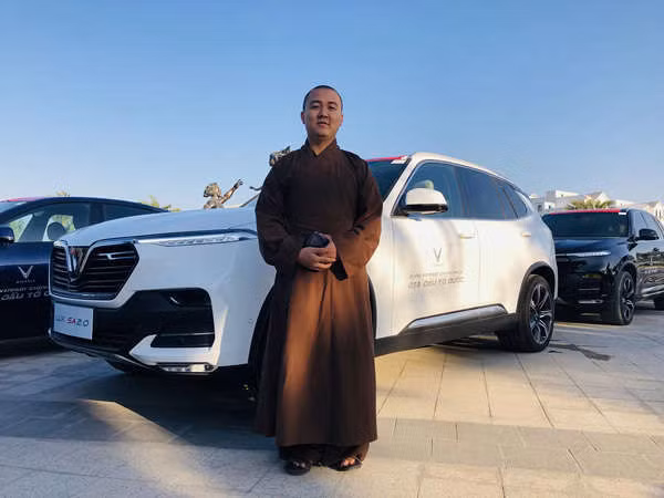 300 VinFaster chinh phục cao nguyên đá Đồng Văn