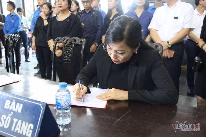 Hàng nghìn người đưa tiễn Thứ trưởng Lê Hải An