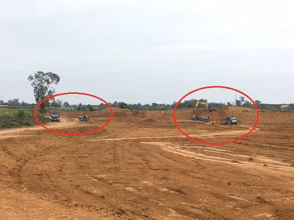 Xe tải chở đất liên tiếp vào “ăn đất”