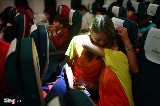 May bay dua nha vo dich SEA Games ha canh xuong Noi Bai hinh anh 6 