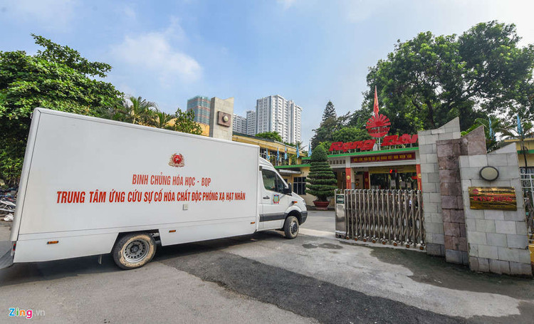 Dan xe quan doi den Rang Dong tay doc hinh anh 1 