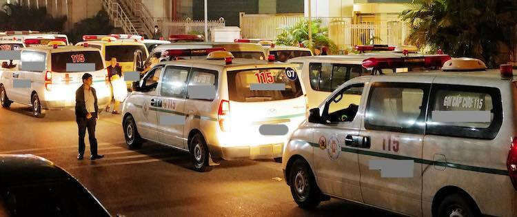 Xe vận chuyển thi hài nạn nhân tại sân bay Nội Bài sáng 27/11. Ảnh: Ngọc Thành