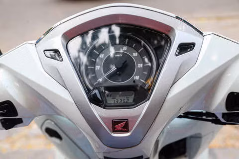 Xe tay ga cho nu: Yamaha Latte qua kho de gay ap luc len Honda Lead? hinh anh 8 