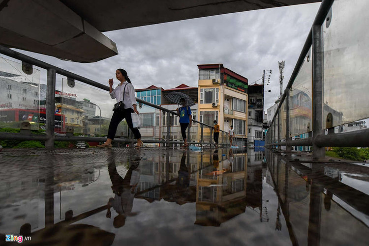 Troi toi thui, nguoi dan chat vat di lam trong canh un tac hinh anh 8 