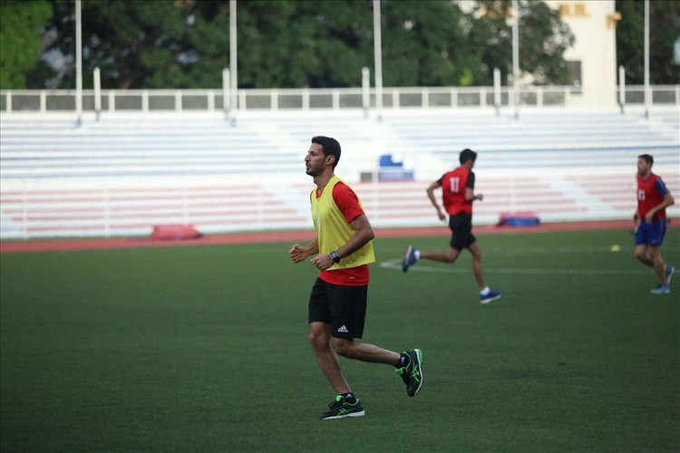 Đội ngũ trọng tài tập luyện trong sân được bố trí cho U22 Việt Nam tập luyện. Ảnh: HOÀI THU