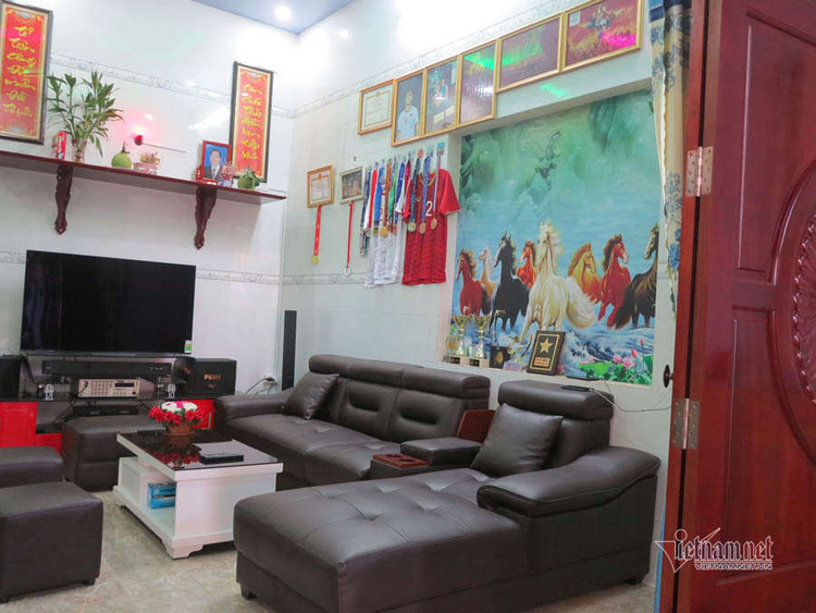 Bố Tiến Linh: 'Tôi chỉ biết khóc vì thương khi thấy người xem mắng con mình'