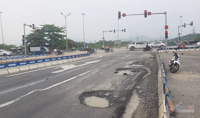 Ổ gà, ổ voi tái xuất trên cao tốc 34.000 tỷ Đà Nẵng - Quảng Ngãi - Ảnh 3.