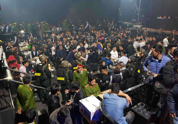 Tại quán bar có 100 người dương tính với ma túy