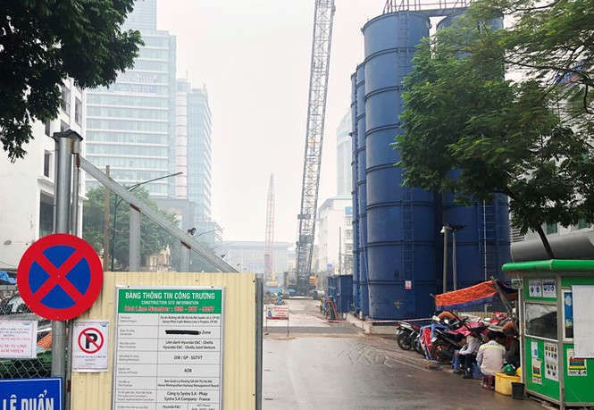 Cận cảnh các công trình thi công 'rùa' gây ô nhiễm bụi - ảnh 8