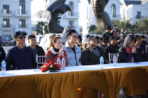 300 VinFaster chinh phục cao nguyên đá Đồng Văn