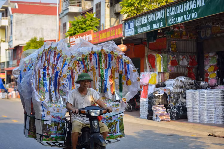 Truc thang, can cau, xe phan khoi lon bang giay de cung ram thang 7 hinh anh 1 