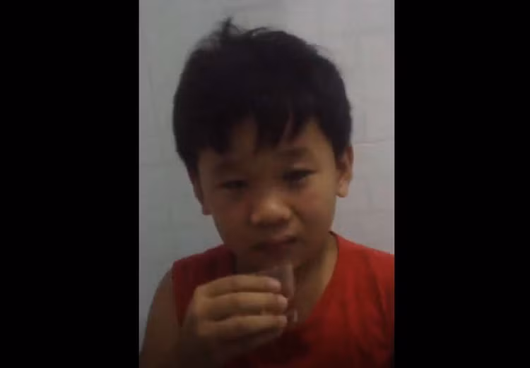 Phẫn nộ clip người cha ở Bình Dương ép con trai uống rượu