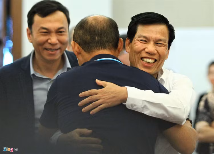 Ong Park ngai ngung khi duoc Bo truong moi len san khau hinh anh 2 bo_truong_u23_vietnam_2_zing.jpg