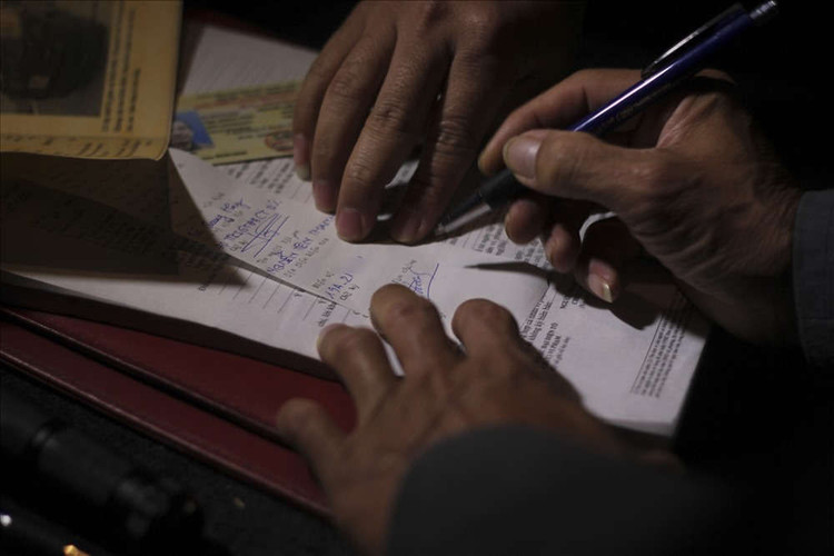 Người vi phạm tiến hành ký xác nhận vào biên bản vi phạm.