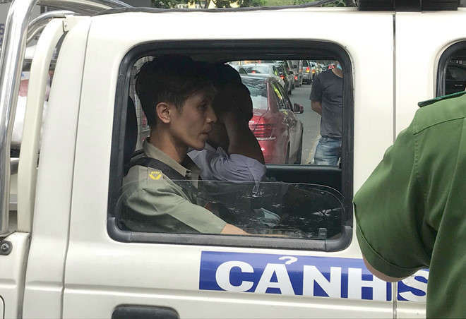 Vu pho chanh an bi to 'bat' tre em: Truc xuat 2 nguoi chiem giu nha hinh anh 2 