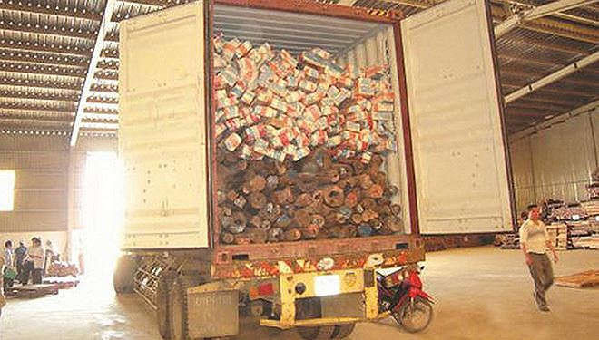 Một trong 22 container của lô gỗ trắc lúc bán đấu giá.