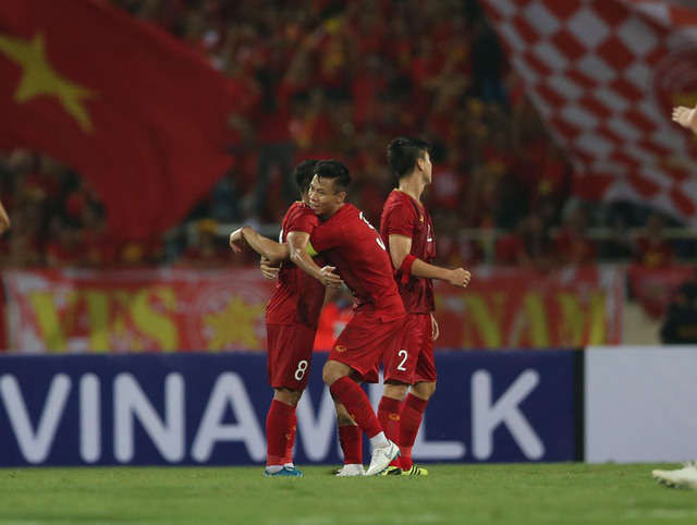 Về nhà, HLV Tan Cheng Hoe ‘xổ’ bức xúc sau trận thua ở Mỹ Đình - Ảnh 2.