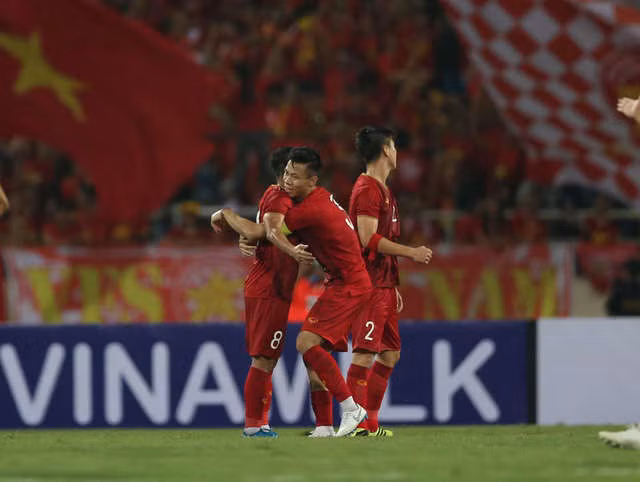 Về nhà, HLV Tan Cheng Hoe ‘xổ’ bức xúc sau trận thua ở Mỹ Đình - Ảnh 2.