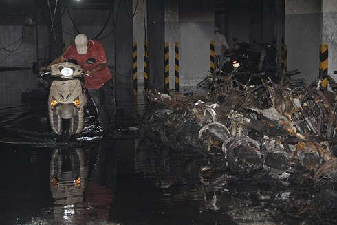 Vụ cháy đã khiến gần 500 xe máy bị thiêu rụi.