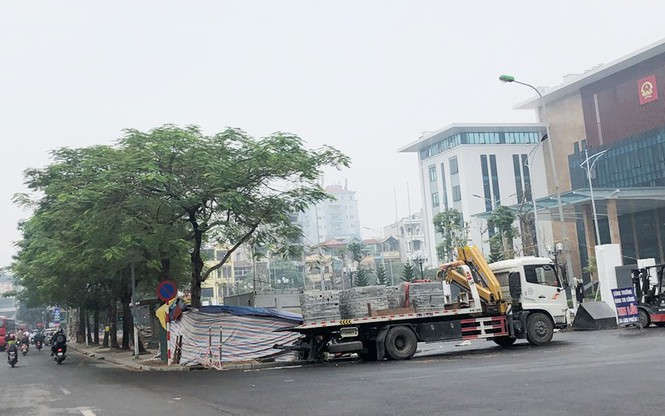 Cận cảnh các công trình thi công 'rùa' gây ô nhiễm bụi - ảnh 9