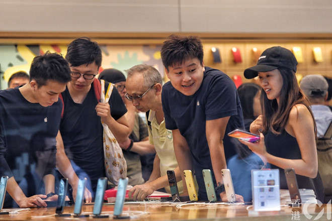 Apple Store vo tran vi nhieu nguoi Viet mua den 6 chiec iPhone 11 hinh anh 49 