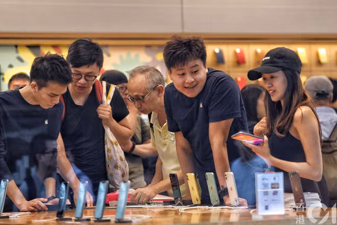 Apple Store vo tran vi nhieu nguoi Viet mua den 6 chiec iPhone 11 hinh anh 49 