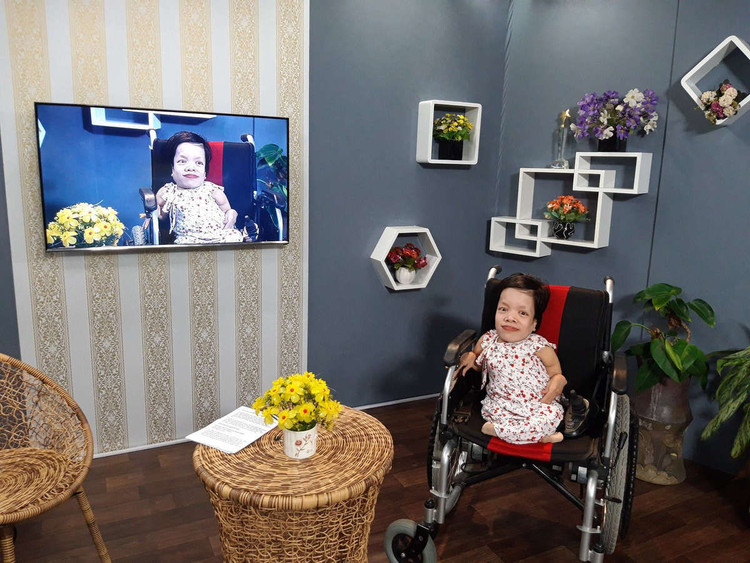 Nỗ lực phi thường của người phụ nữ cao 70 cm