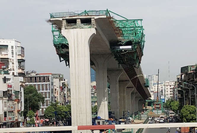 Cận cảnh các công trình thi công 'rùa' gây ô nhiễm bụi - ảnh 2