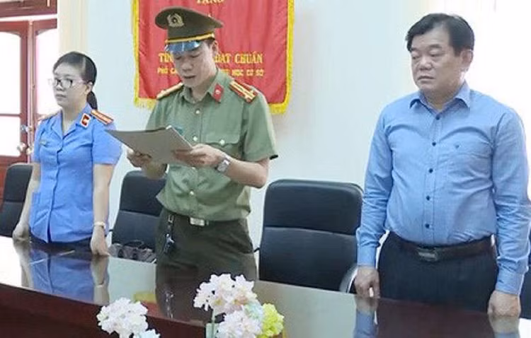 Lời khai khó tin của giám đốc Sở Giáo dục vụ gian lận điểm - ảnh 1
