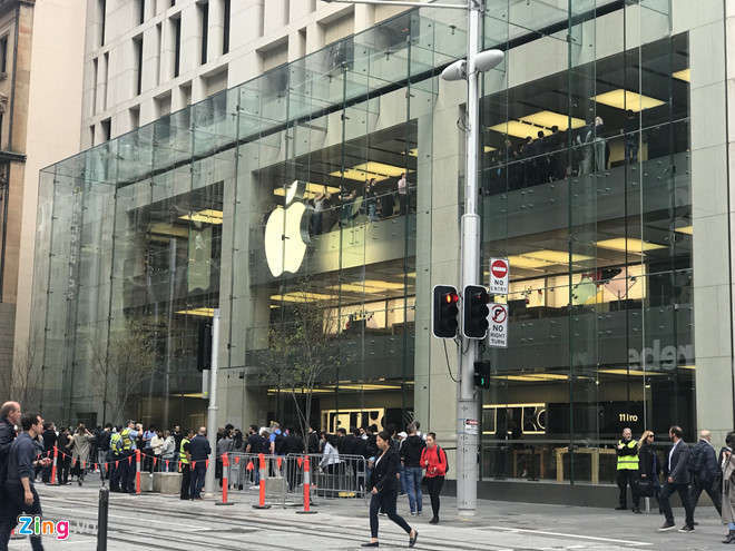 Apple Store vo tran vi nhieu nguoi Viet mua den 6 chiec iPhone 11 hinh anh 2 