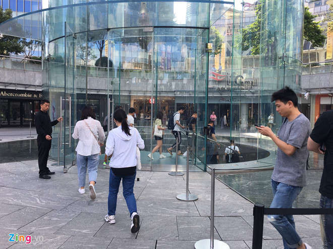 Apple Store vo tran vi nhieu nguoi Viet mua den 6 chiec iPhone 11 hinh anh 34 