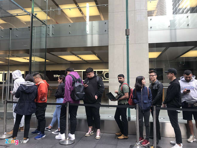 Apple Store vo tran vi nhieu nguoi Viet mua den 6 chiec iPhone 11 hinh anh 1 