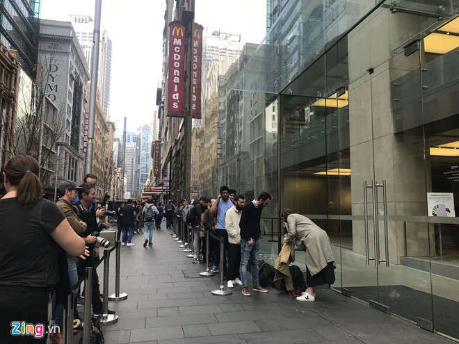 Apple Store vo tran vi nhieu nguoi Viet mua den 6 chiec iPhone 11 hinh anh 3 