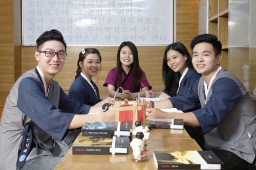 Sinh viên ngành Hàn Quốc học Đại học Văn Hiến trong giờ học. Ảnh: Đại học Văn Hiến